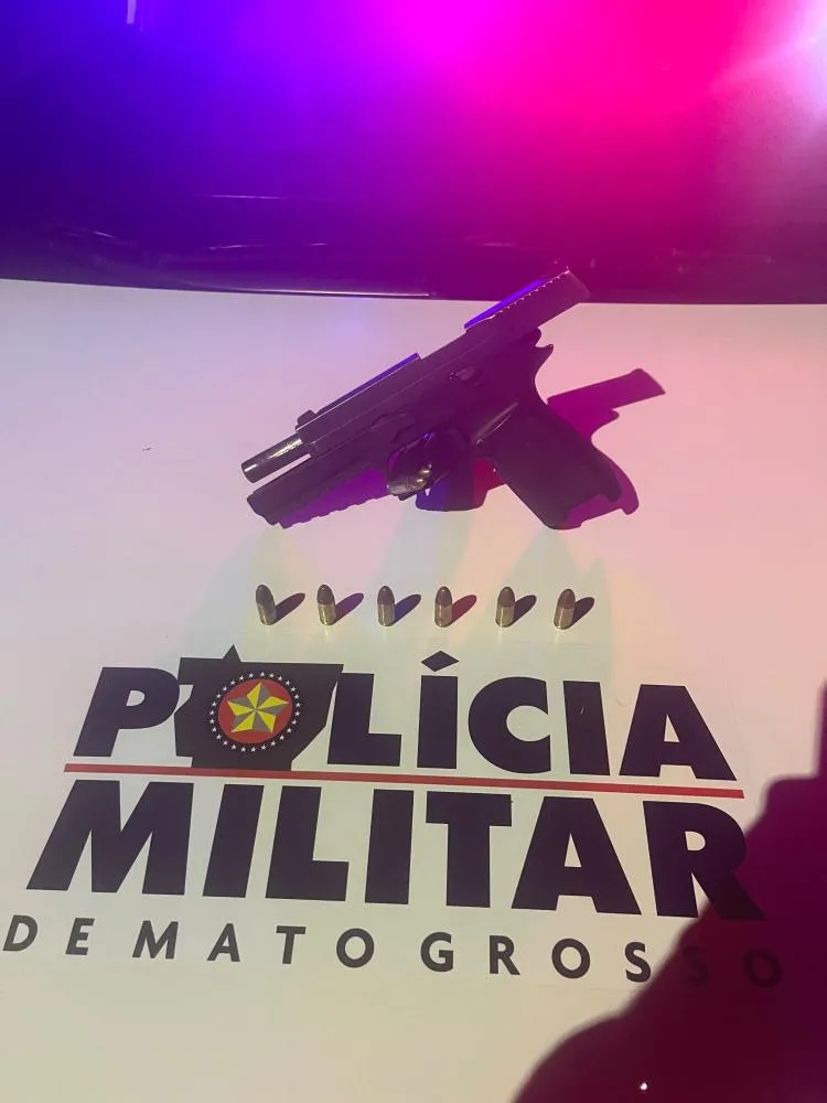PM sufoca ação de faccionados, apreende pistola SIG Sauer em Cáceres