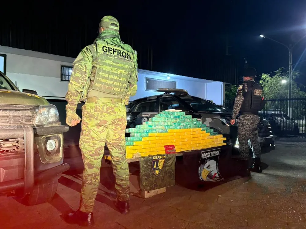 GEFRON e Força Tática apreendem 80 tabletes de cocaína e prendem trio em Várzea Grande