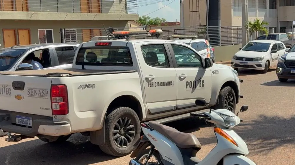 Mulher é assassinada a tiros em hotel, e suspeito aposentado se entrega à polícia em Cáceres