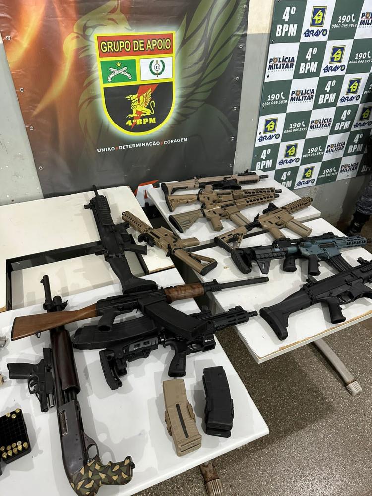 POLÍCIA MILITAR REALIZA OPERAÇÃO QUE RESULTA NA APREENSÃO DE DEZENAS ARMAS ENTRE ELAS FUZIS, PISTOLAS
