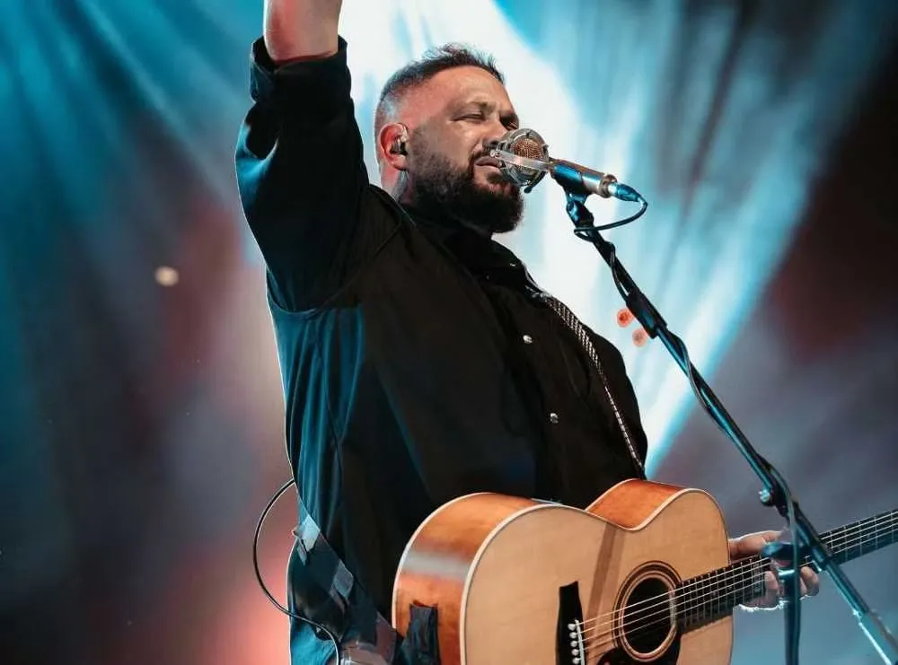 Deputado Thiago Silva articula show do cantor gospel Fernandinho em Cáceres no dia 10 de outubro. 