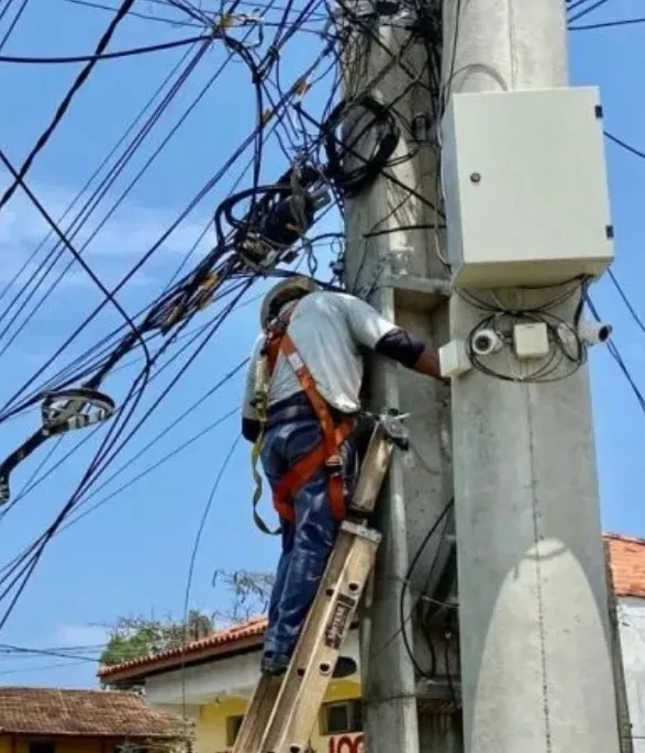 Mutirão vai retirar fios soltos e em desuso na região central de Cáceres, rua Padre Cassemiro vai estar parcialmente interditada dia 08